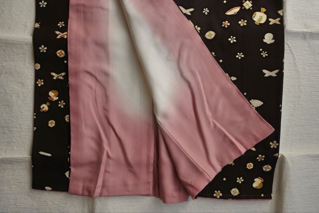 正絹　小紋　墨色　宝尽くしに梅