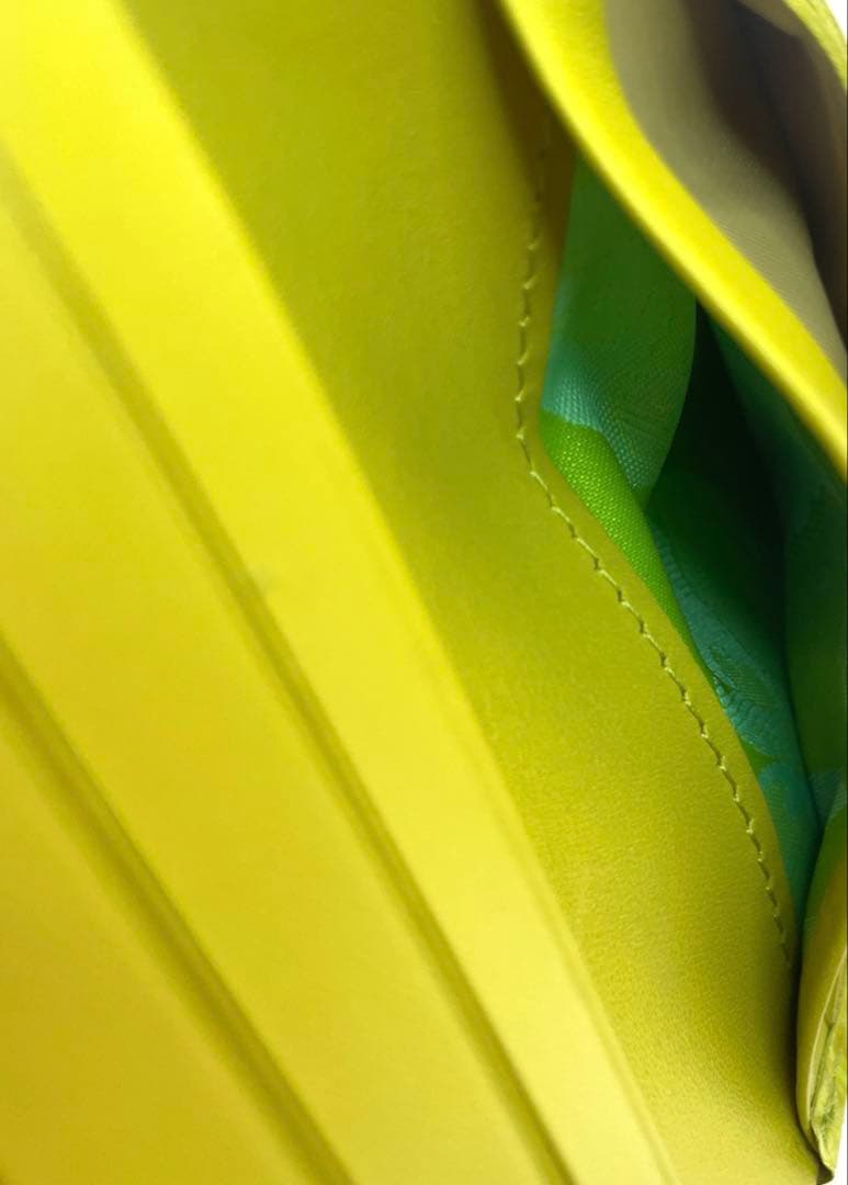 LONGCHAMP ロンシャン 型押し財布　2つ折り財布　コンパクトウォレット