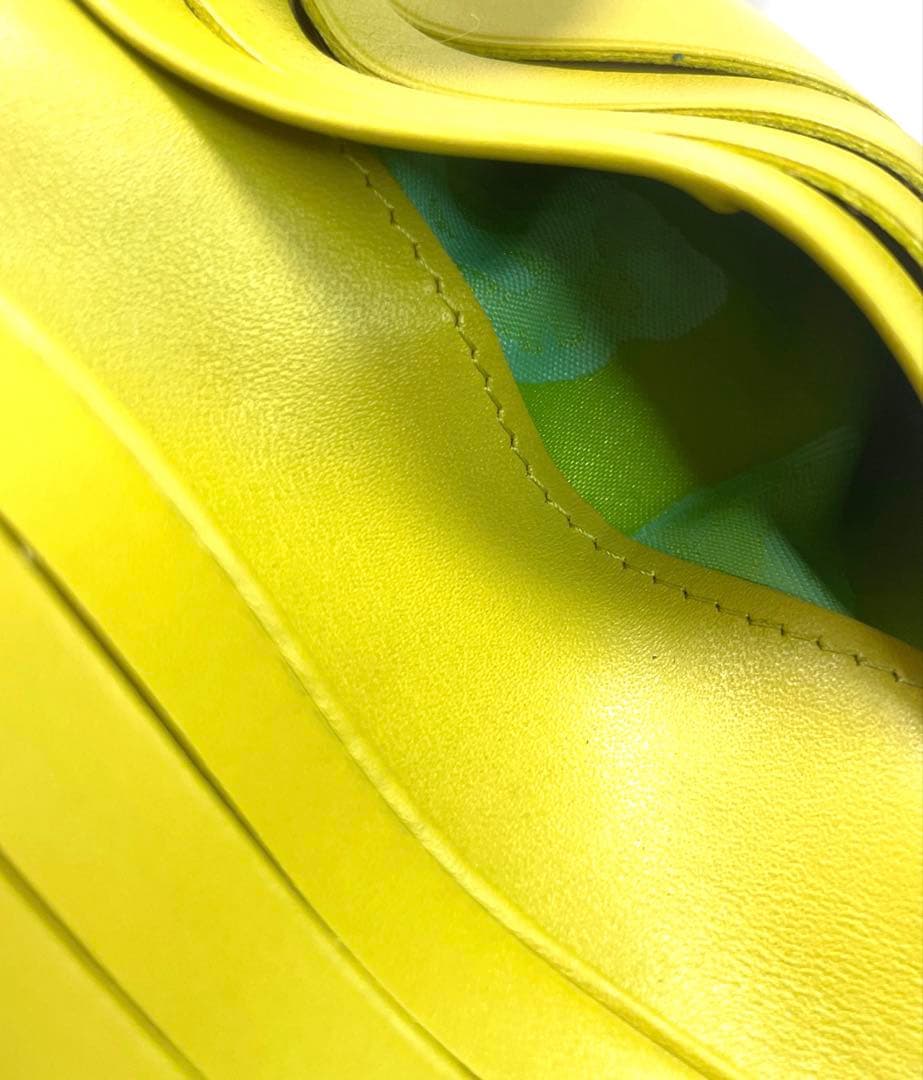 LONGCHAMP ロンシャン 型押し財布　2つ折り財布　コンパクトウォレット