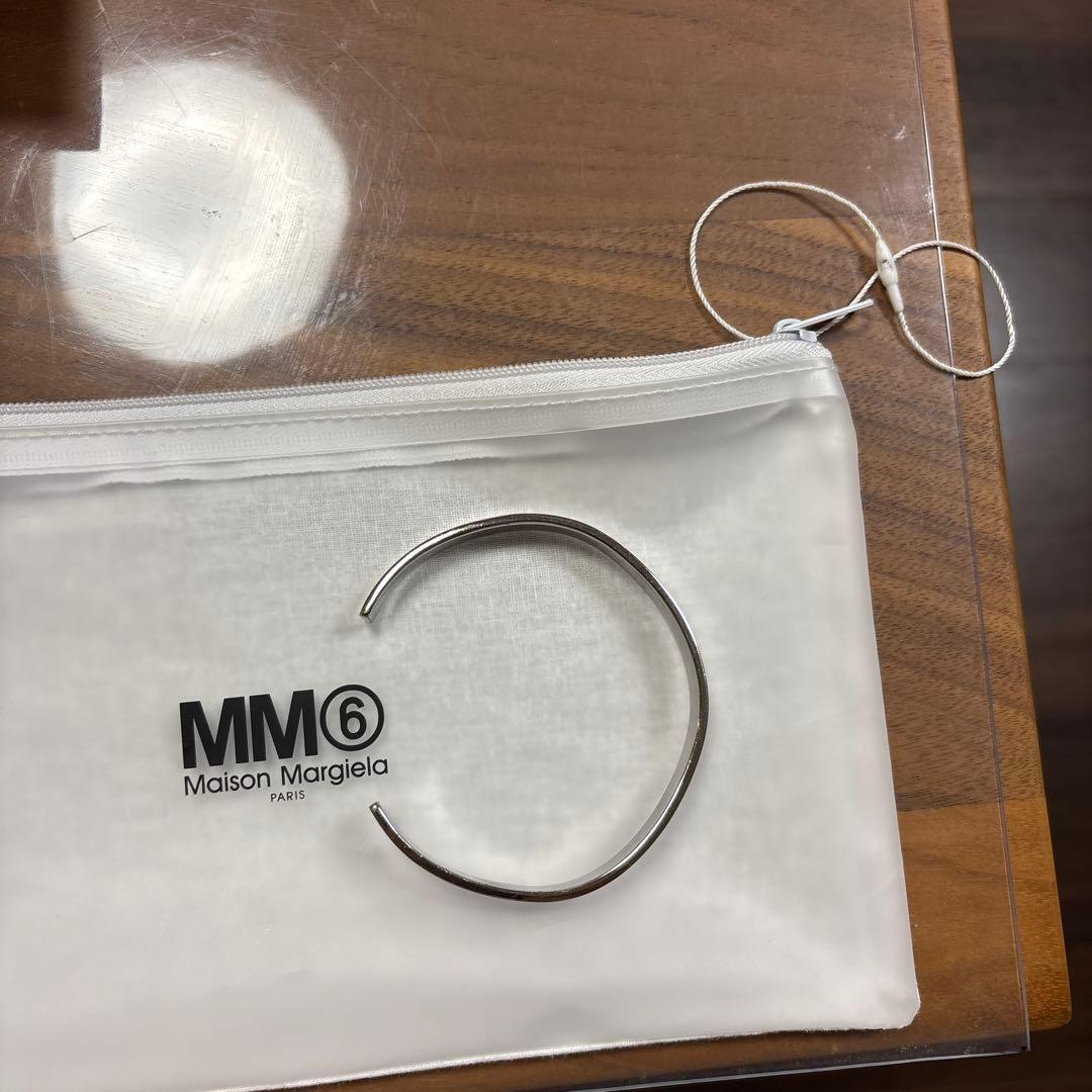MM6 Maison Margiela ミニマルシグネチャーカフブレスレット