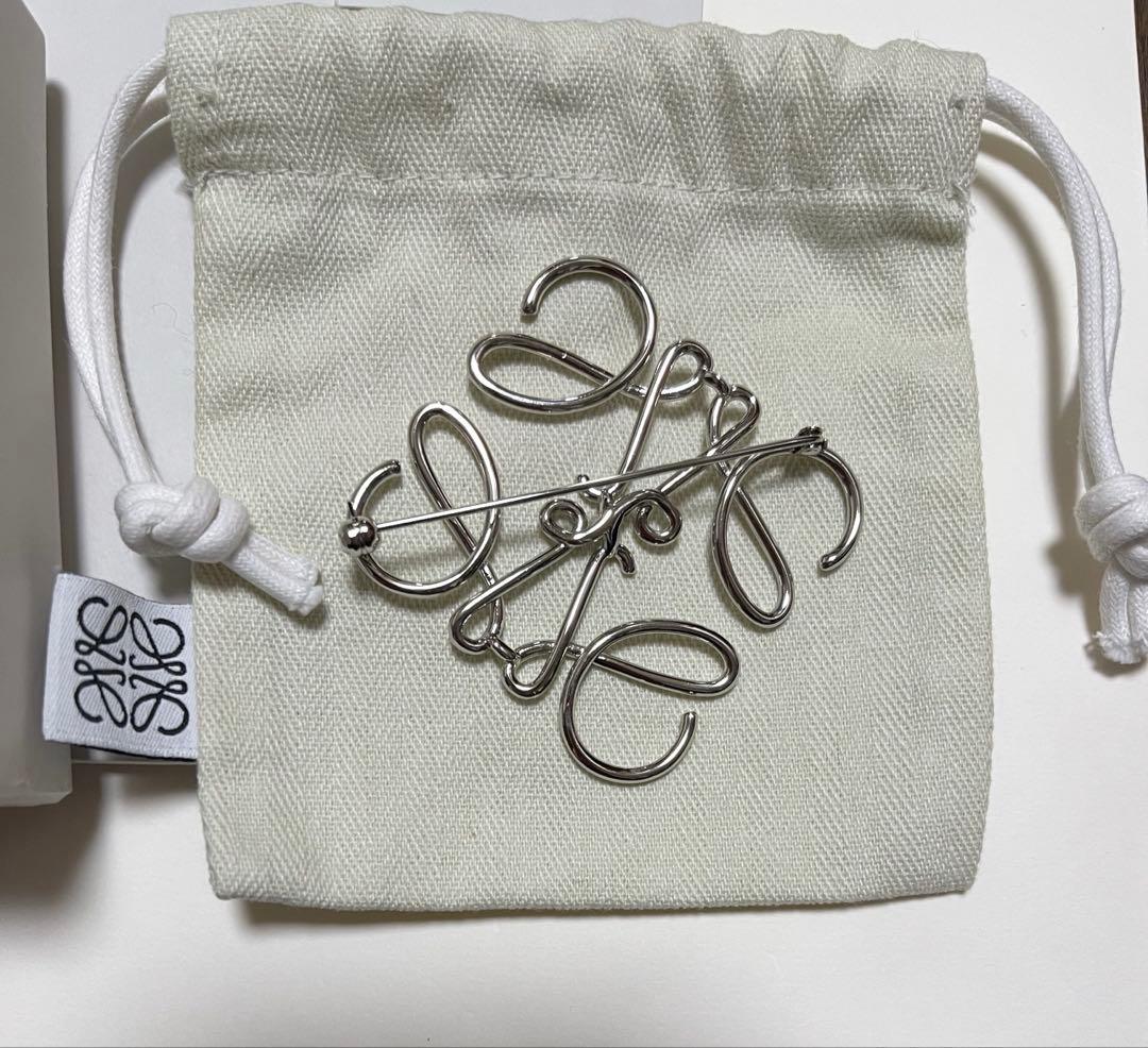 LOEWE　ロエベ　アナグラムブローチ　シルバー　新品未使用