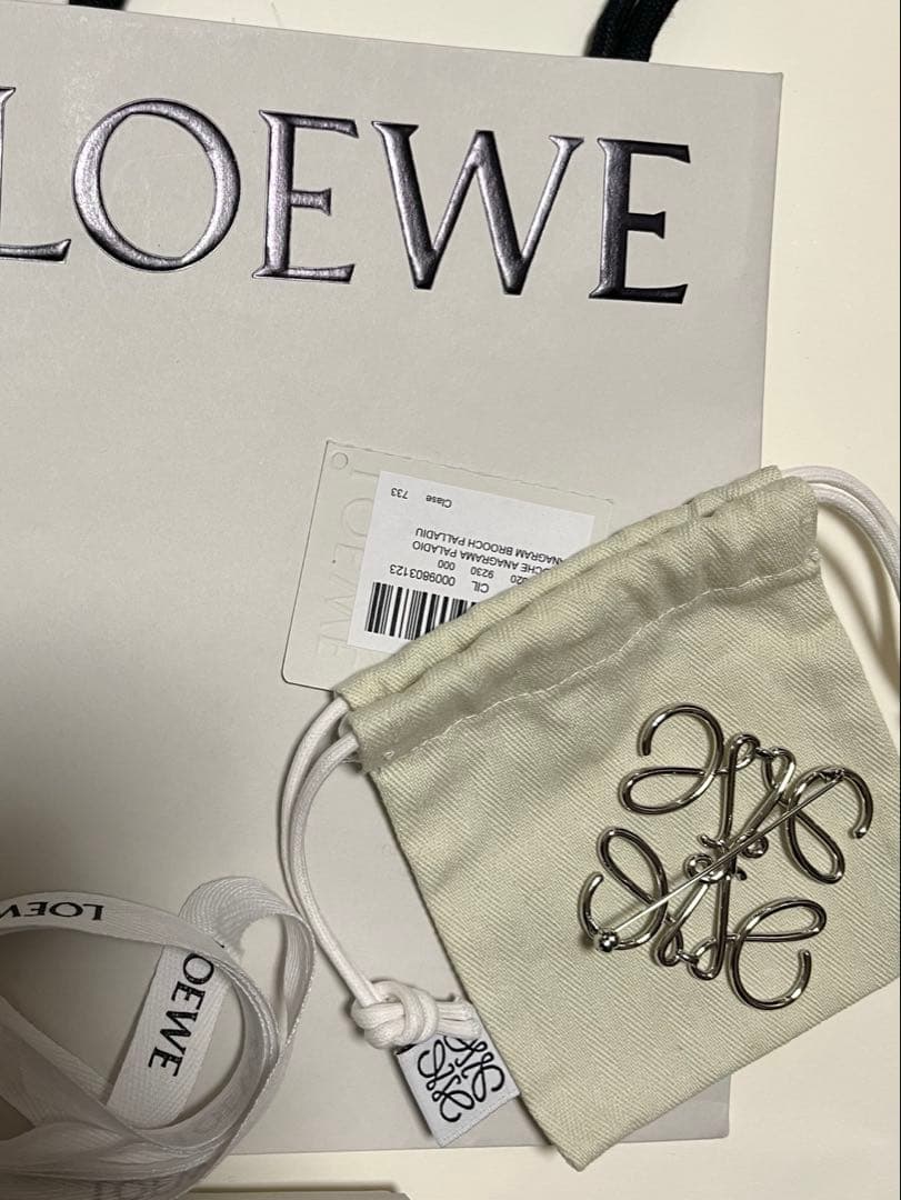 LOEWE　ロエベ　アナグラムブローチ　シルバー　新品未使用