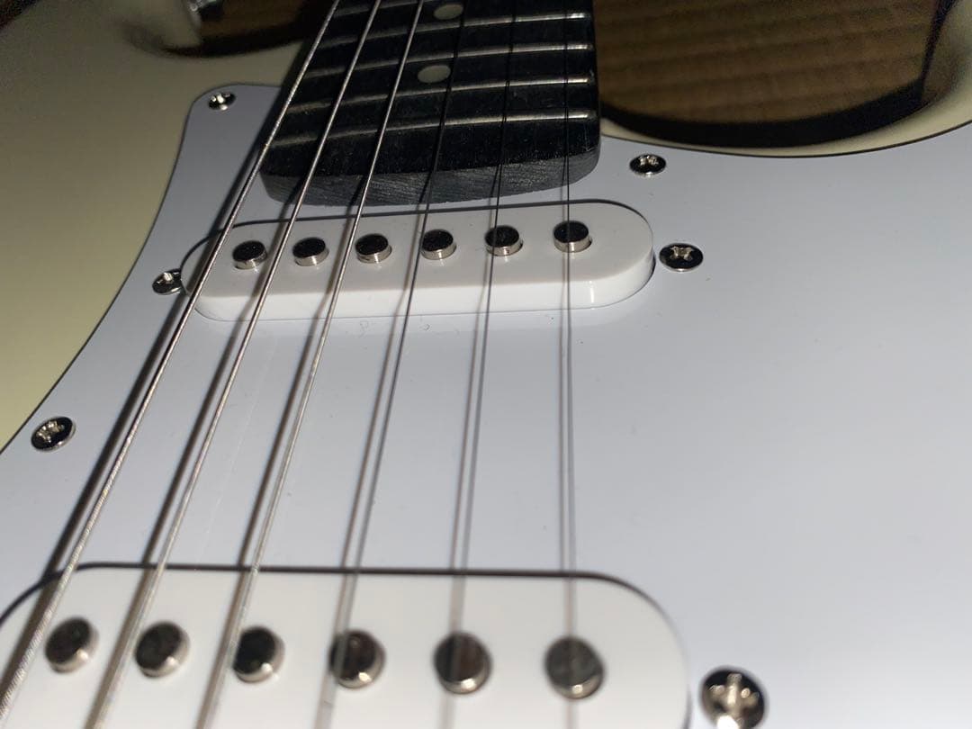 エレキギター アイボリー 3ピックアップ　その他道具全部セット。