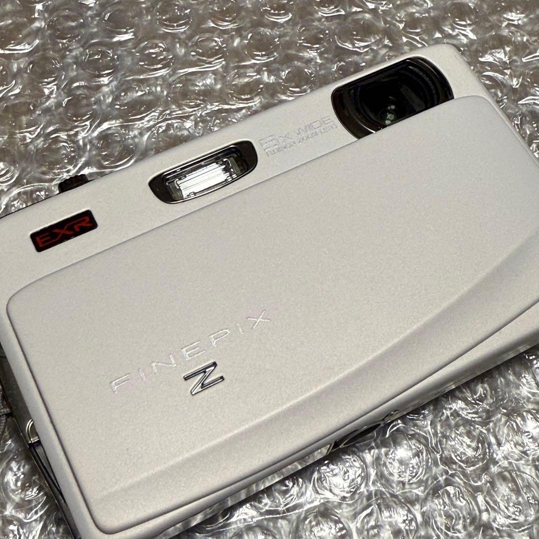 極美品　FUJIFILM FINEPIX Z900EXR ホワイト