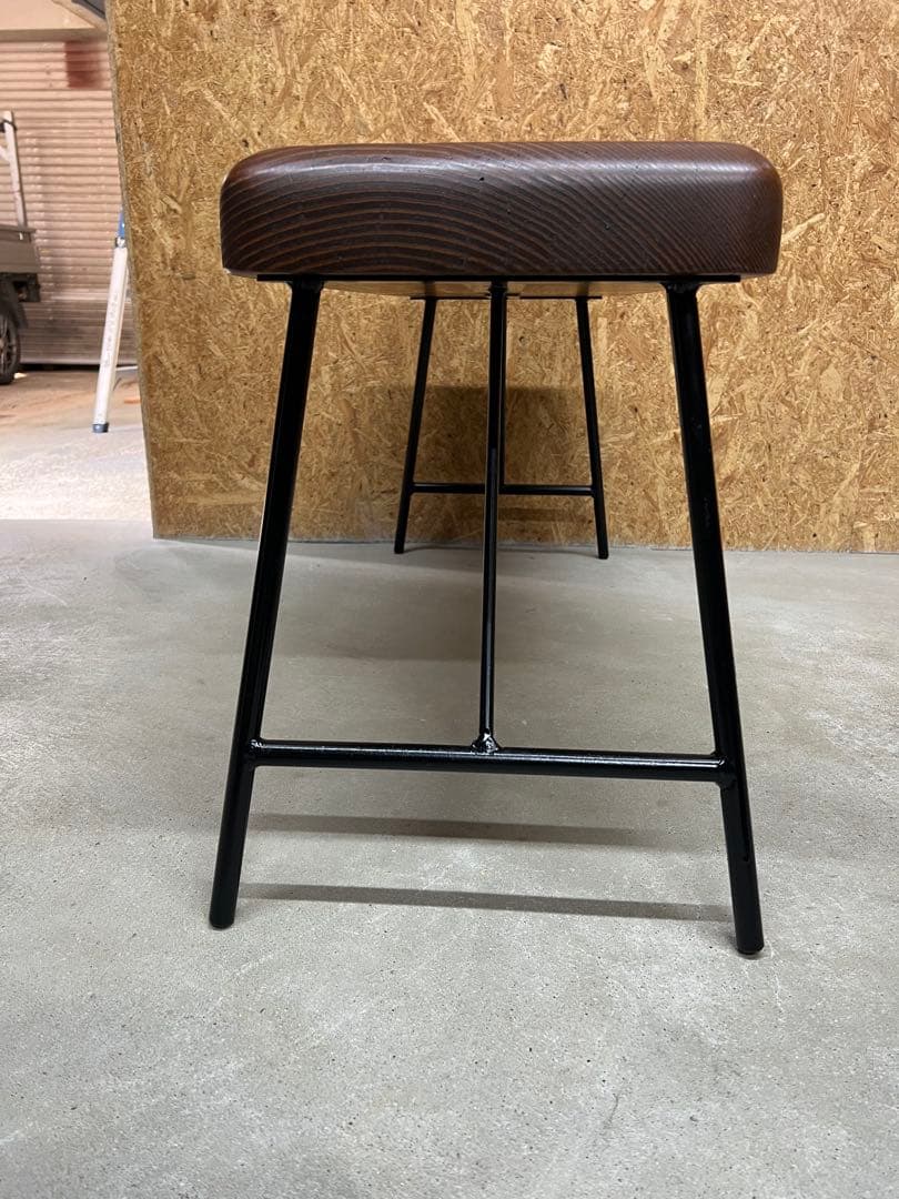 ブラウン木製ベンチ・スチール脚