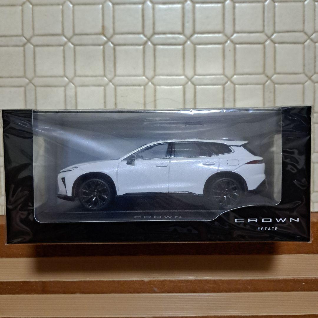 トヨタ CROWN ESTATE ミニカー ホワイト