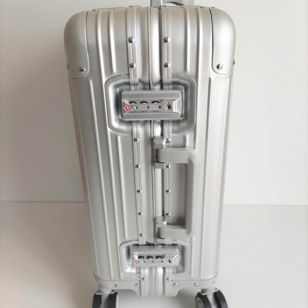 【未使用に近い】 メルセデス・ベンツ アルミスーツケース 32L