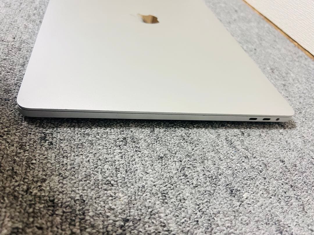 Macbook Pro 2019 16インチ i9 32GB SSD 1TB