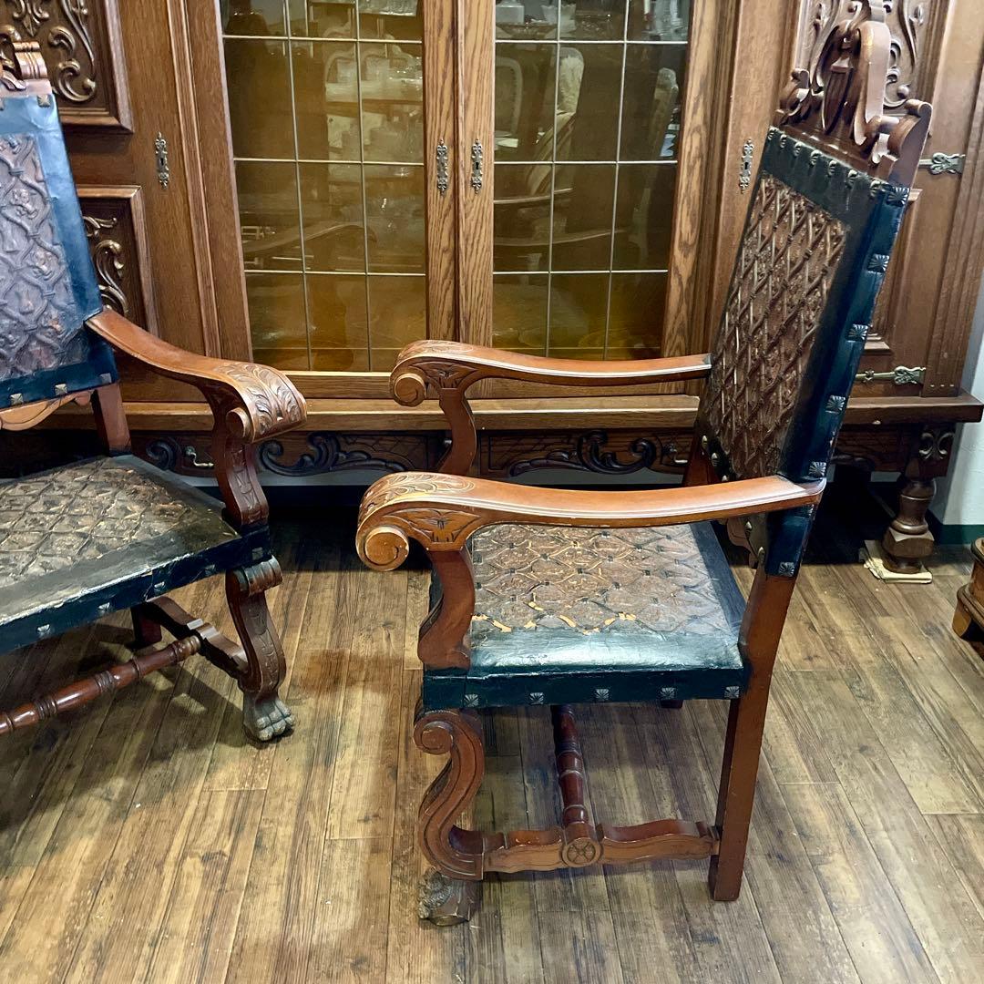 r106 スペイン製 本革型押し 迫力のある力強い印象のアンティークチェア2脚