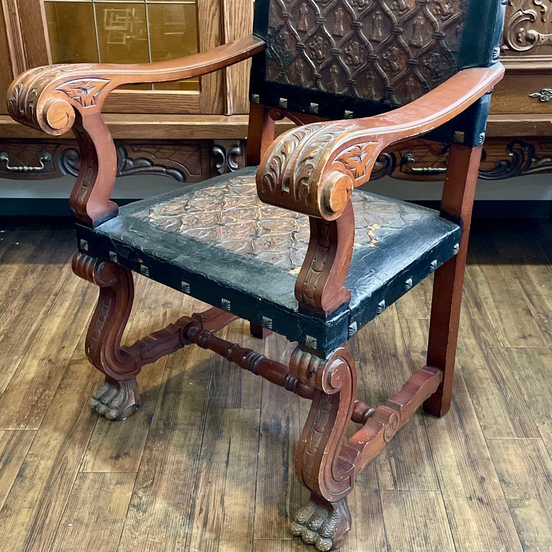 r106 スペイン製 本革型押し 迫力のある力強い印象のアンティークチェア2脚