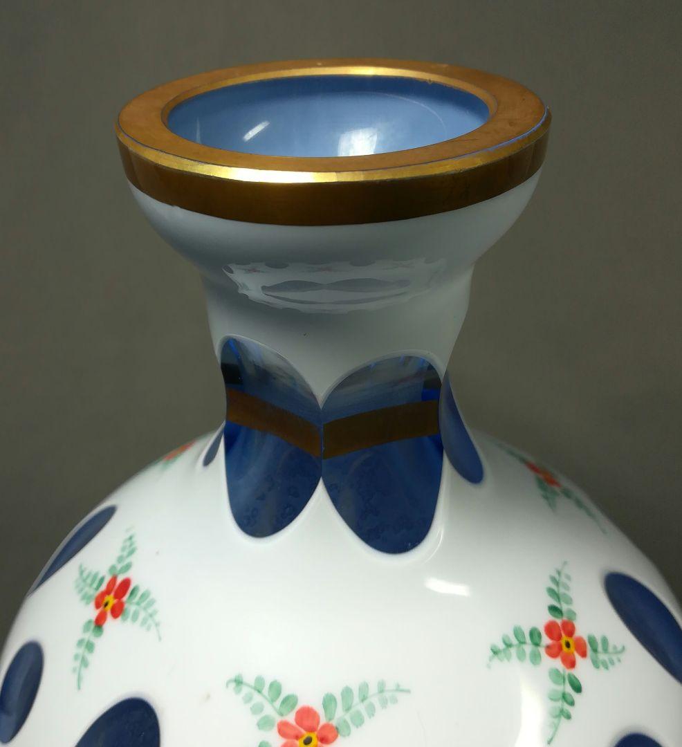 ボヘミアンガラス　切子　乳白色青地　色被せガラス　花瓶　フラワーベース