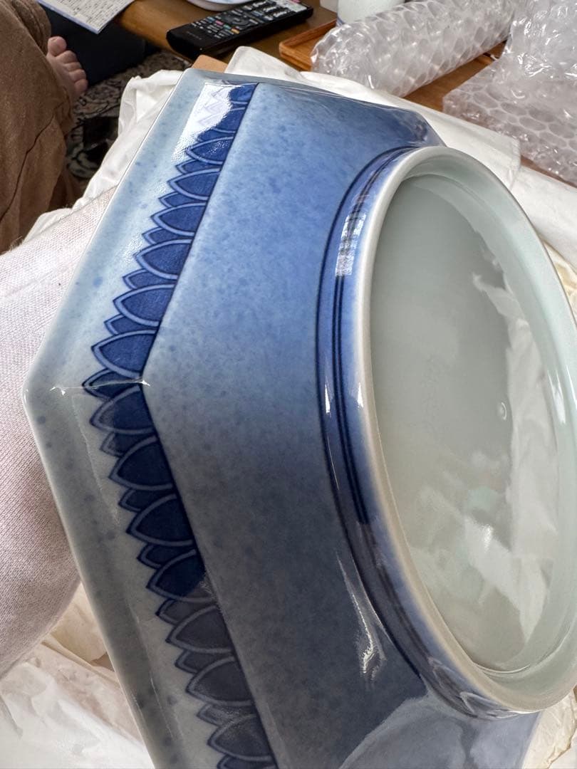 人間国宝　十四代　今泉今右衛門　色絵吹墨墨はじき雪文額皿