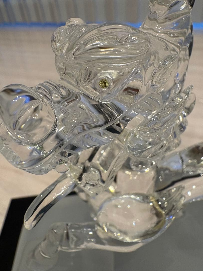 合成水晶　白虎　彫刻　伝統工芸品　風水