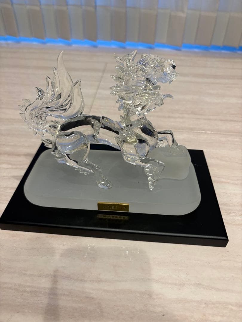 合成水晶　白虎　彫刻　伝統工芸品　風水