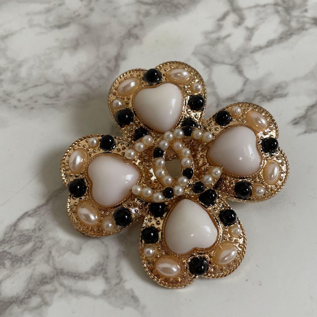 極美品✨✨シャネルノベルティブローチクローバー風ハート型パールフラワーブローチ