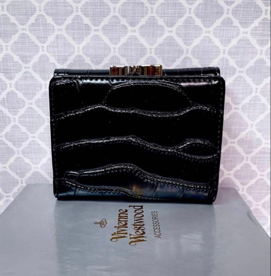 【新作☆内側に素敵な柄】新品 ヴィヴィアン・ウエストウッド 三折財布 黒