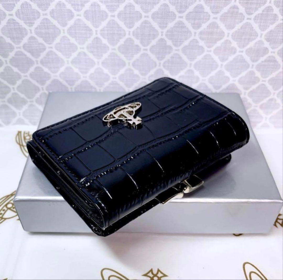 【新作☆内側に素敵な柄】新品 ヴィヴィアン・ウエストウッド 三折財布 黒