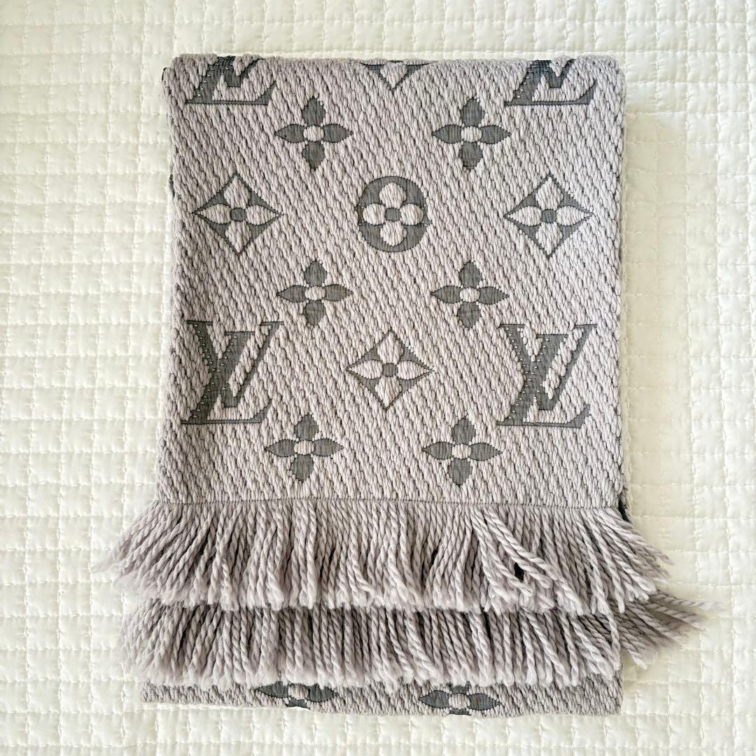 美品　ルイヴィトン　マフラー フリンジ付き　エシャルプ　ロゴ　グレー　シルク混