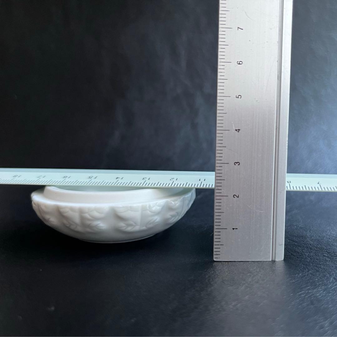 平戸　十五代　中里茂右衛門　白磁　菊香合