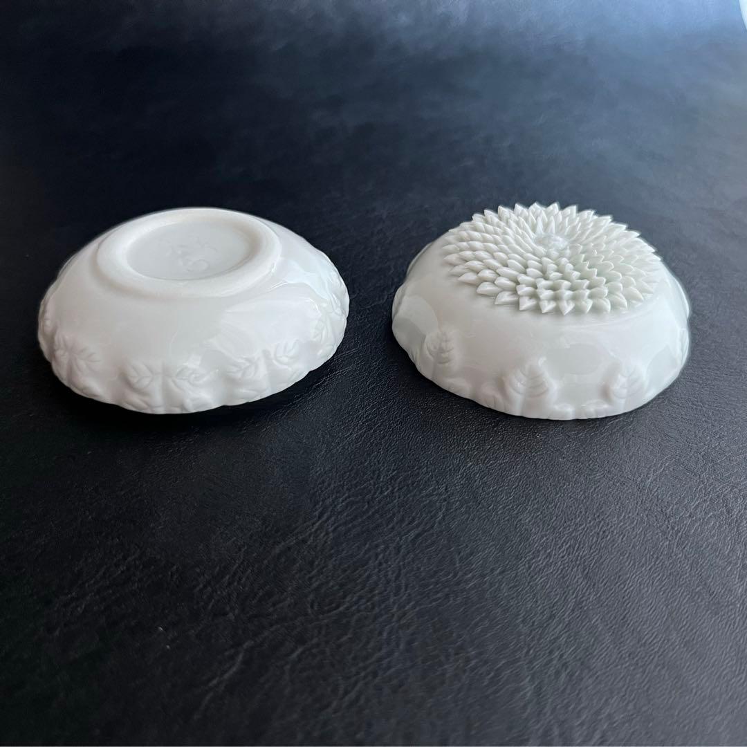 平戸　十五代　中里茂右衛門　白磁　菊香合