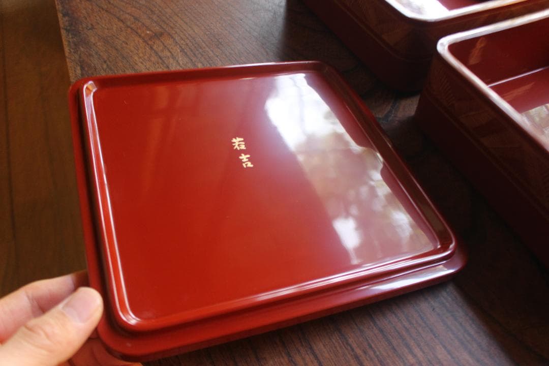 デッドストック！上質朱漆に優美な羊歯沈金の映える二段重（検重箱お重