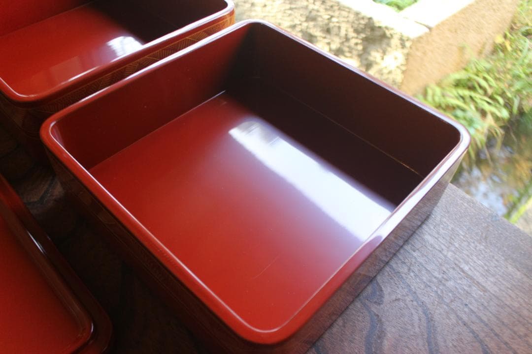 デッドストック！上質朱漆に優美な羊歯沈金の映える二段重（検重箱お重