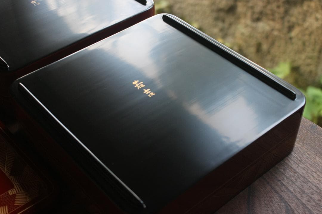 デッドストック！上質朱漆に優美な羊歯沈金の映える二段重（検重箱お重