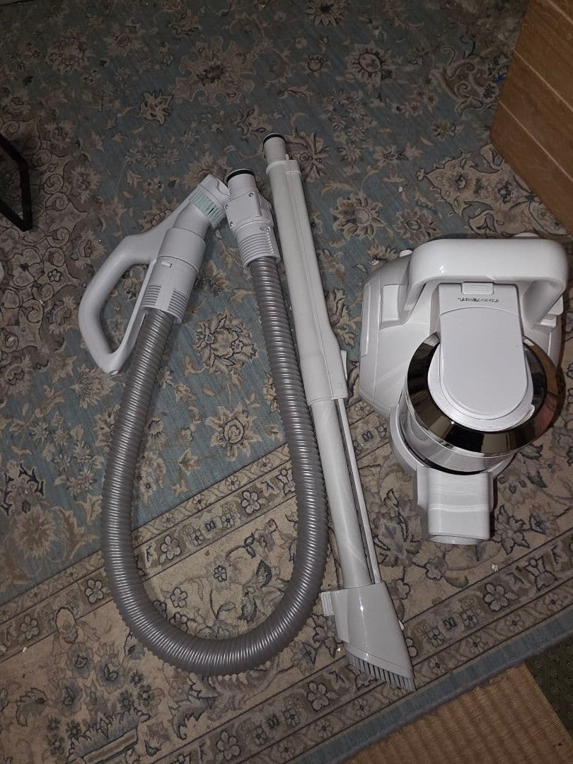 東芝クリーナー VC-S610X (w)2024製本体とホース