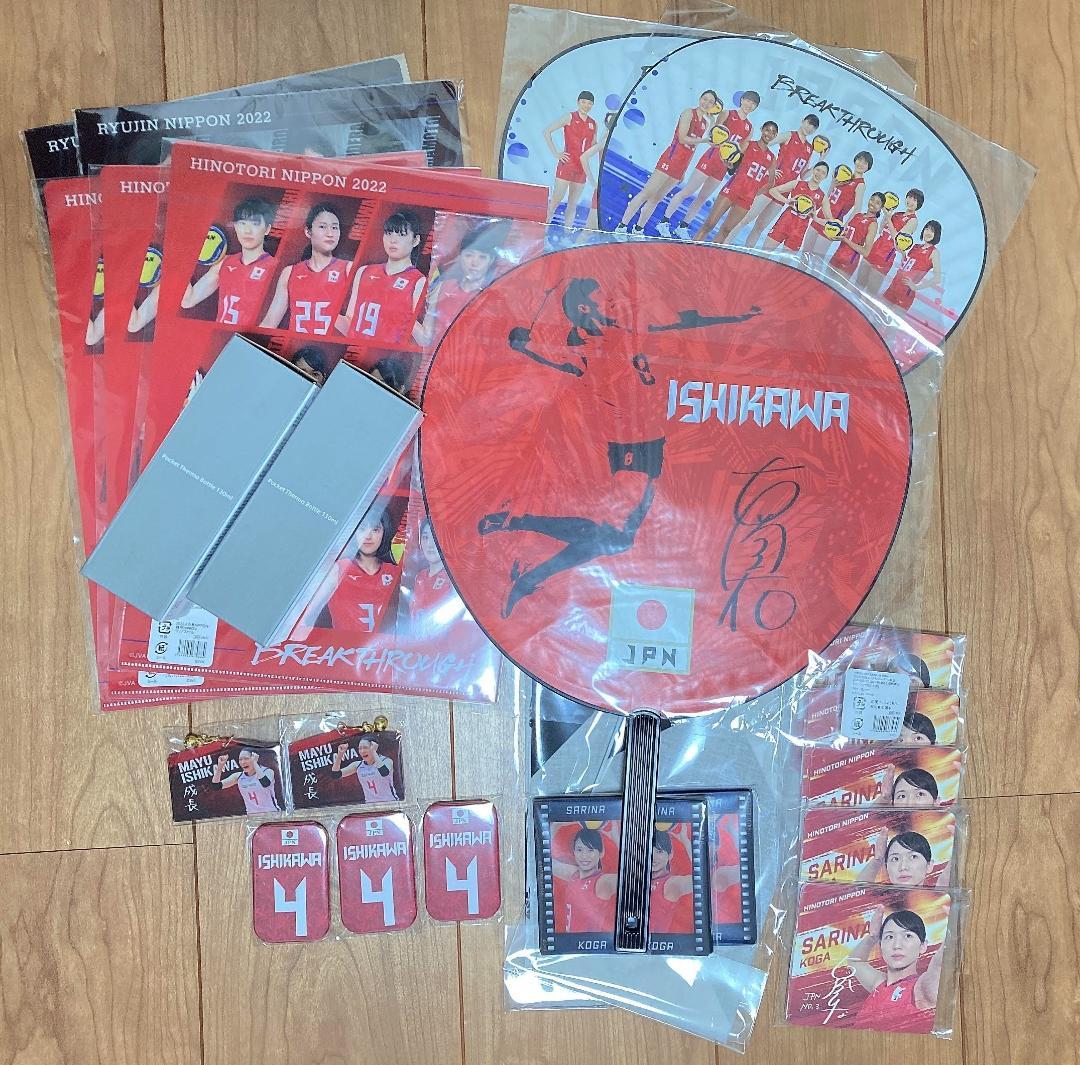 【値下げ】4番石川真佑選手サイン付き特大うちわ缶バッジ3個他火の鳥Nippon