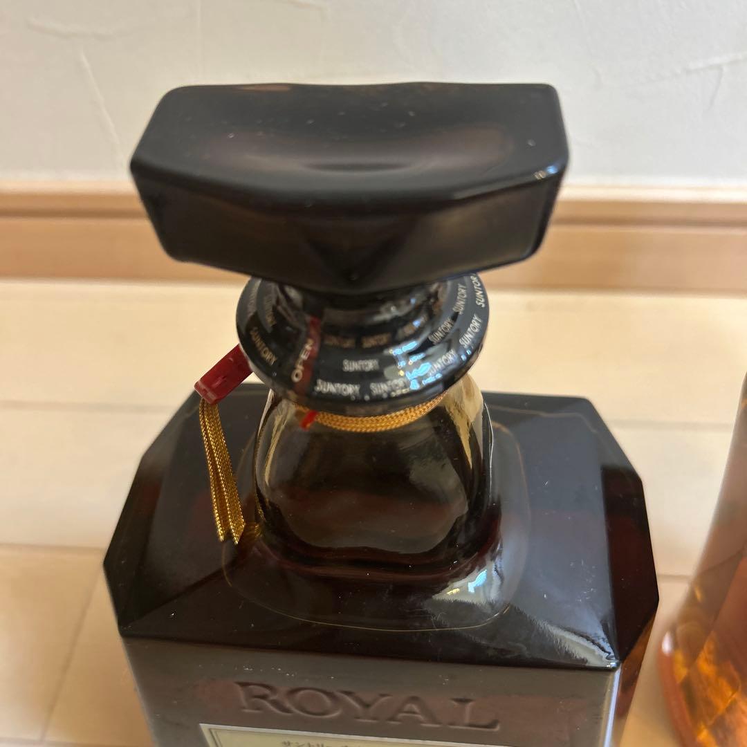 古酒　サントリー ローヤル（クィーンサイズ） & クレスト セット　2箱　4本