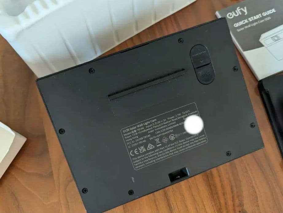 防犯カメラ Anker (eafy) wall light cam s120