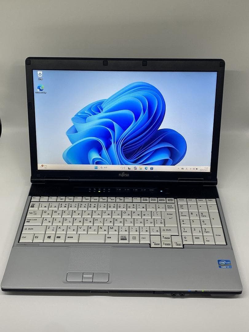 【FUJITSU】爆速Core i7/新品SSD256GBノートパソコン　C3