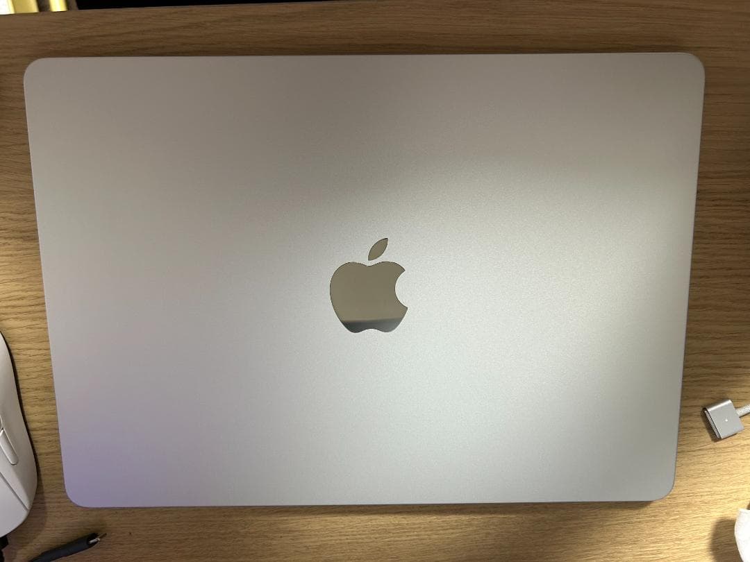 ［超美品］M2チップ搭載MacBook Air 13インチ - シルバー