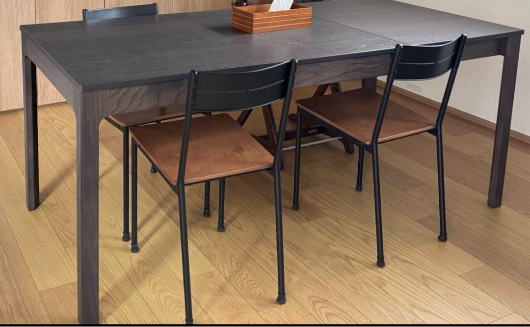 早い者勝ち　IKEA エーケダーレン ダイニングテーブル 伸長式120/180