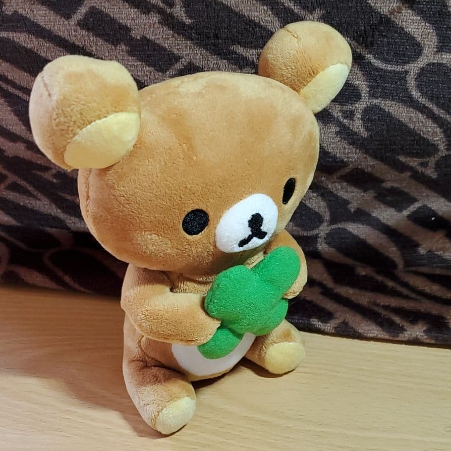 四葉のクローバー　リラックマ　金運アップ