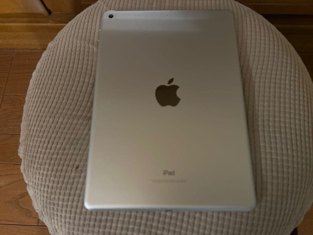 Apple iPad 第六世代128GB シルバー 本体 箱付き