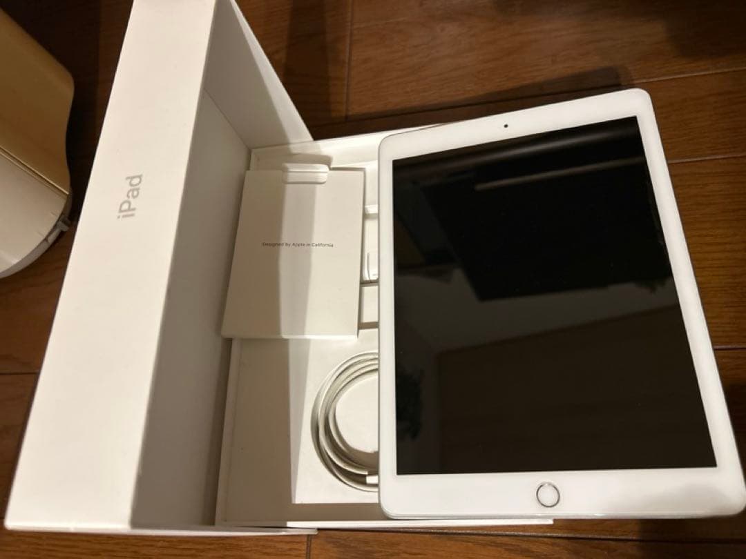 Apple iPad 第六世代128GB シルバー 本体 箱付き