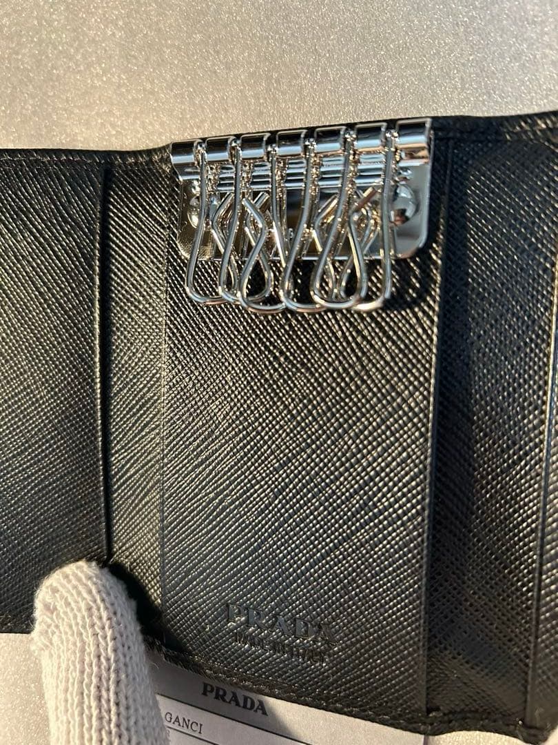 未使用　PRADA キーケース 三角ロゴ 6連 サフィアーノレザー ブラック
