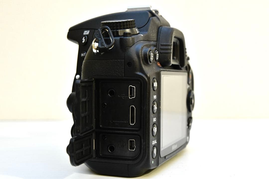 Nikon D7000 デジタル一眼レフカメラ