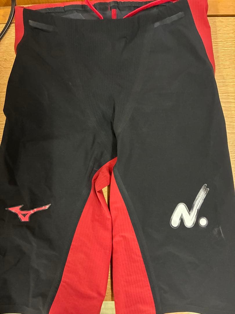 Mizuno 競泳水着 黒/赤