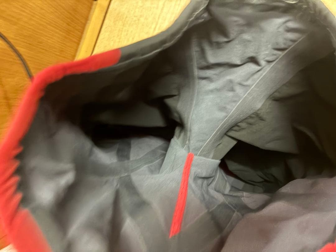 Mizuno 競泳水着 黒/赤