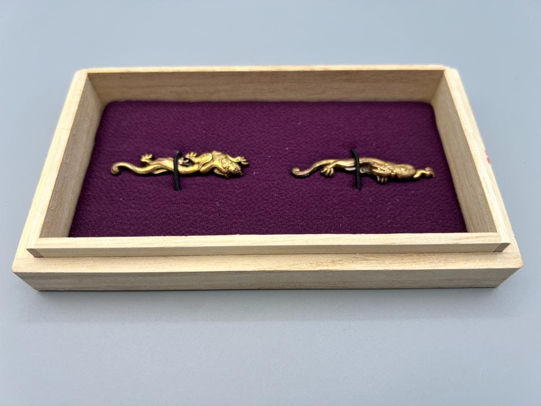 【海】江戸明治金工　双龍図　手彫　目貫一体　銅製　骨董品　専用箱付