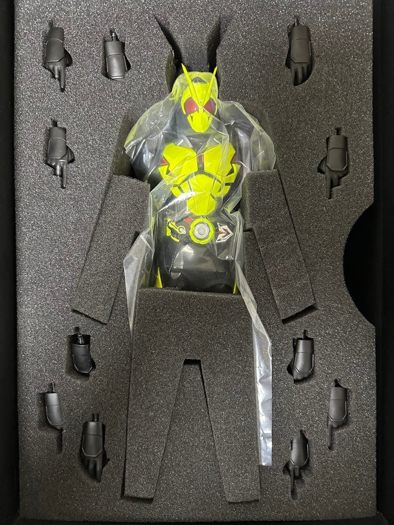 【美品】仮面ライダーゼロワン RAH Rising Hopperメディコム・トイ