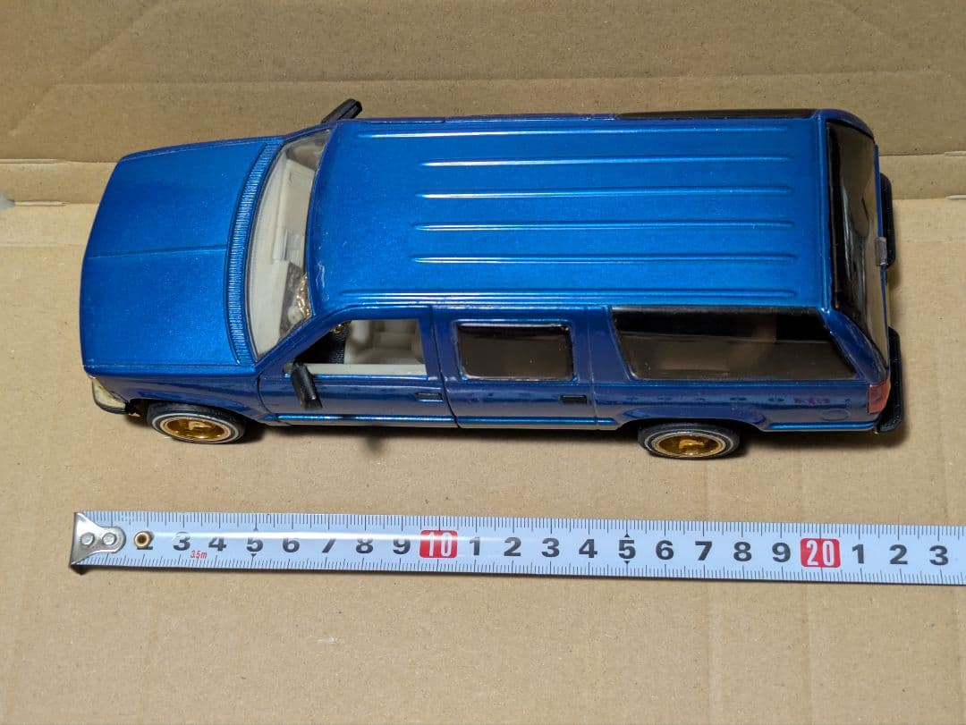 サニーサイド 1993 シボレー サバーバン 1/24 ブルーゴールド