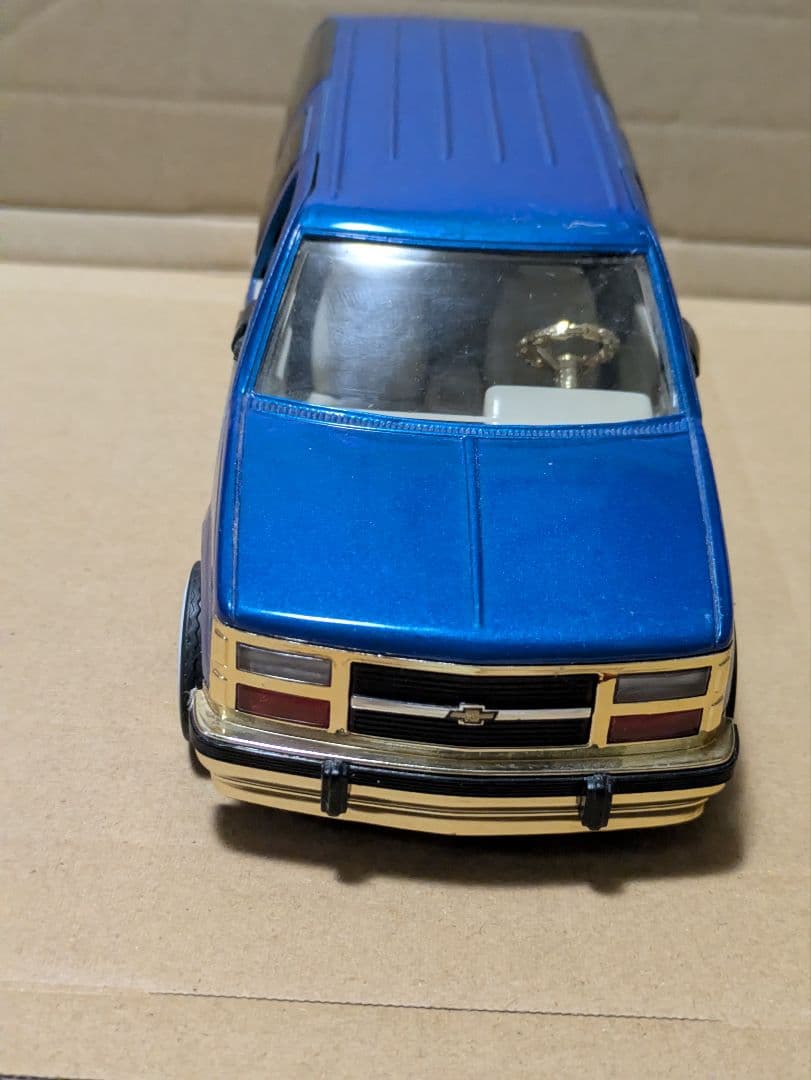 サニーサイド 1993 シボレー サバーバン 1/24 ブルーゴールド