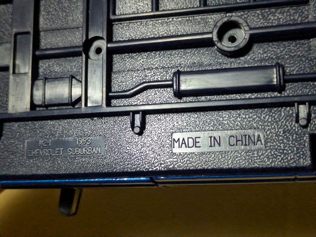 サニーサイド 1993 シボレー サバーバン 1/24 ブルーゴールド