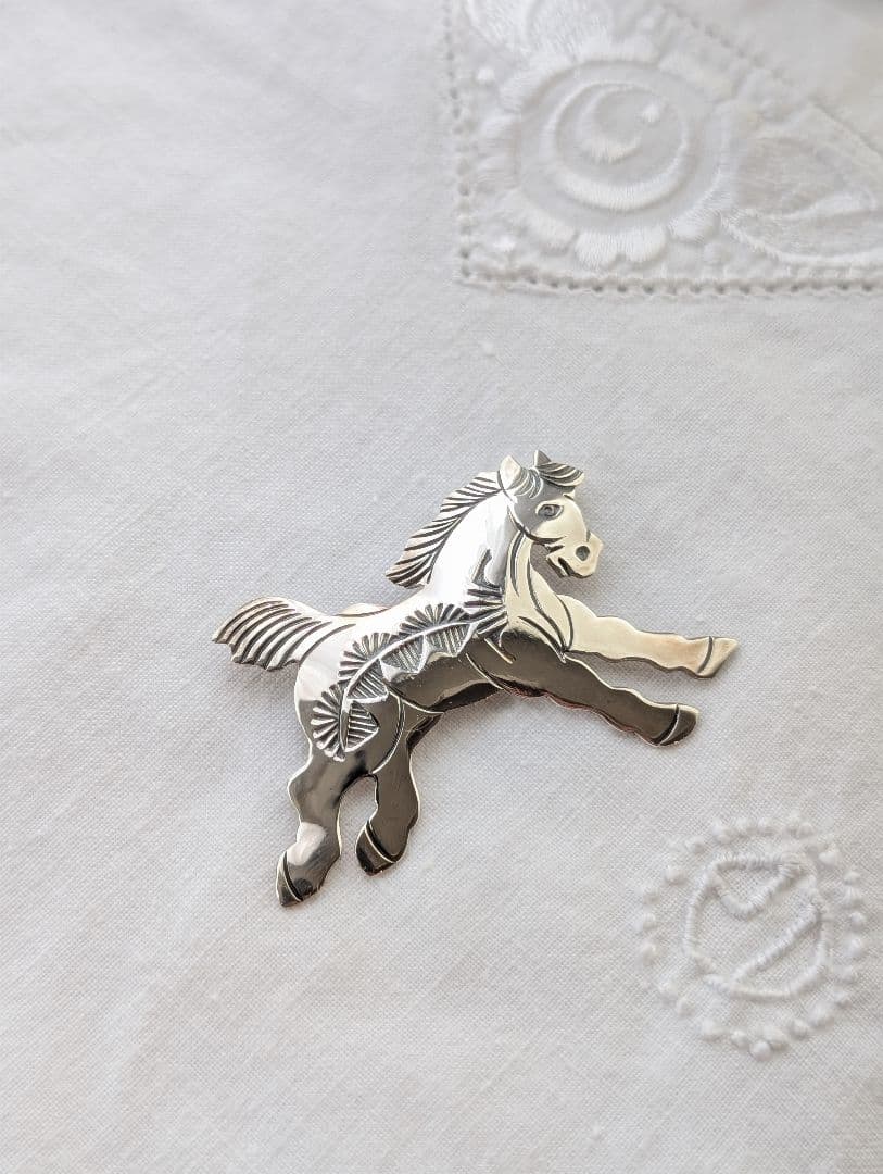 Navajo L.gerry作 ブローチ馬モチーフSterlingSilver