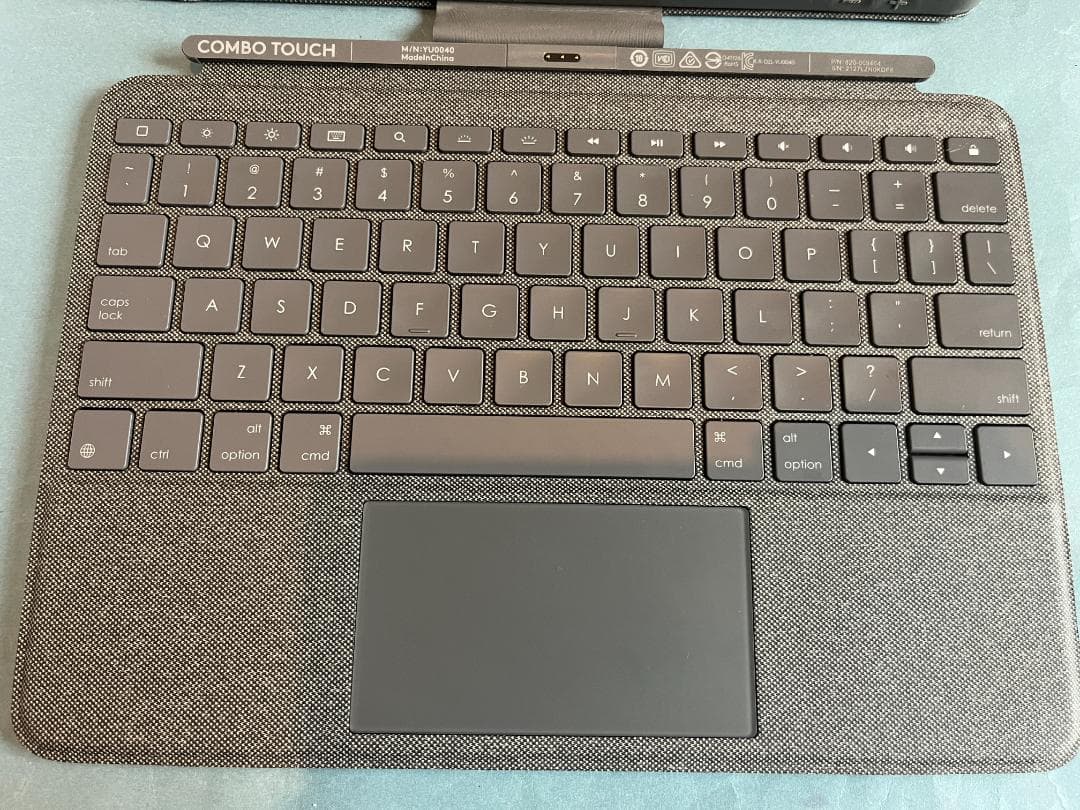 mina　ロジクール COMBO TOUCH iPad用キーボード