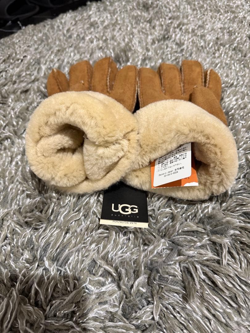 【新品】UGG ムートン手袋　箱付き