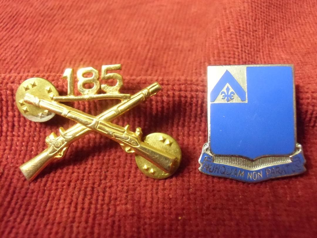 ★アメリカ軍＊１９４０年代＊陸軍＊第１８５歩兵連隊ＤＩバッジ＋将校兵科章（実物）